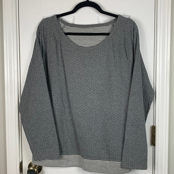 Reversible top long sleeved grey/white striped, grey/white polka dot bust 23.5” - Picture 1 of 5